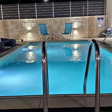 Momento Luxury Apartments Nikiana